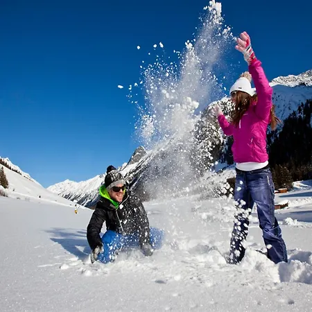 In Piller Near Bus & Wenns