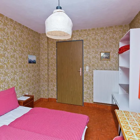 In Piller Near Bus & Сasa de vacaciones *